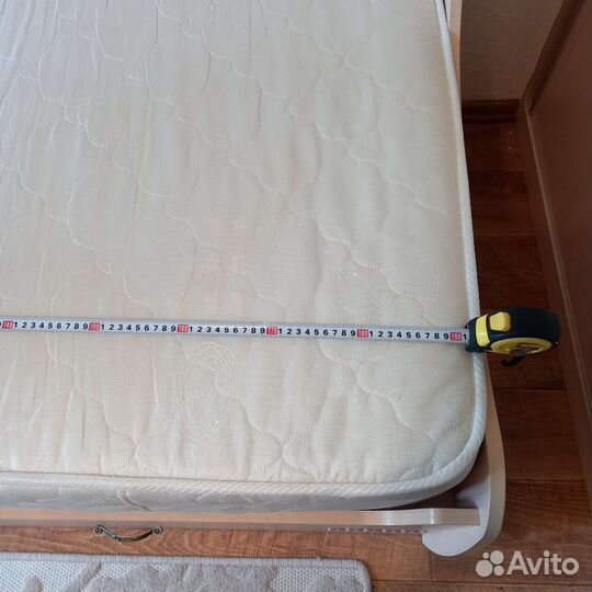 Детская кровать, стол, полка навесная, пенал