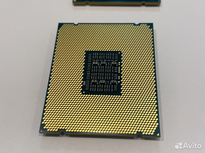 Процессор Intel Xeon E7-8880V2 с нового сервера