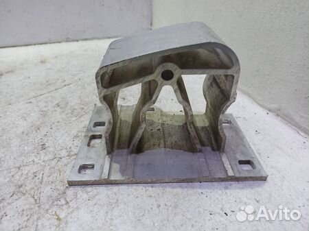 Кронштейн усилителя заднего бампера