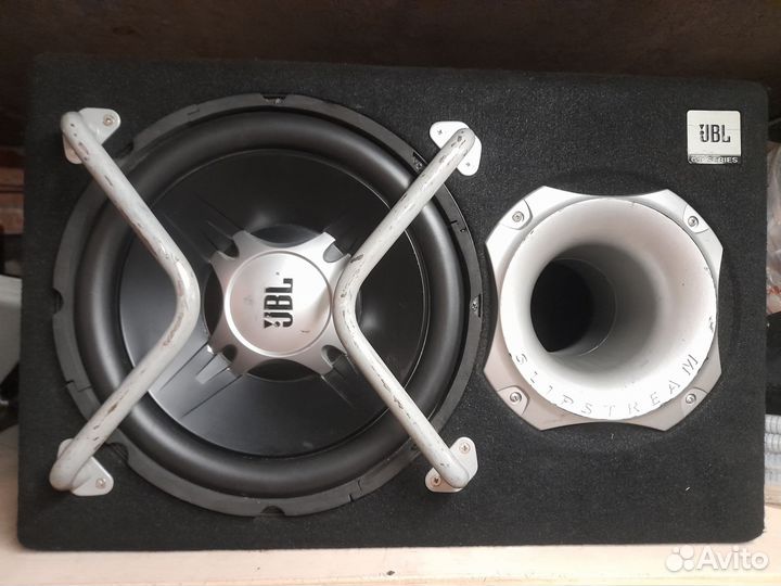 Сабвуфер JBL GT5-1204BR