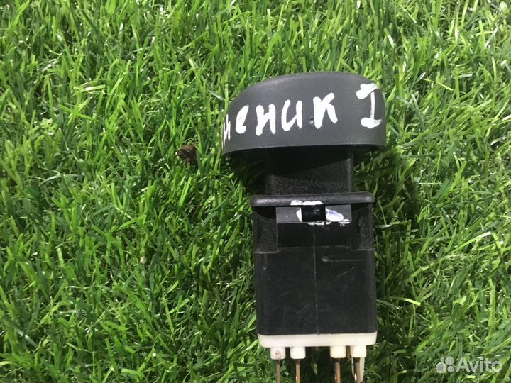 Кнопка аварийной сигнализации Renault Scenic 1