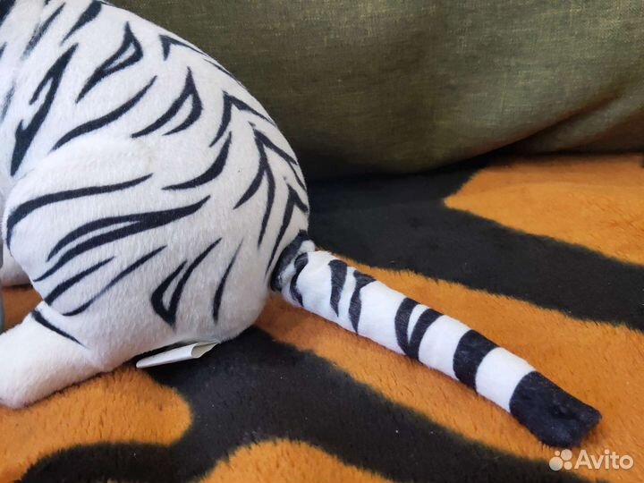 Плюшевый тигрёнок