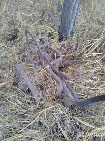 Антикварный конный двух лемехной плуг