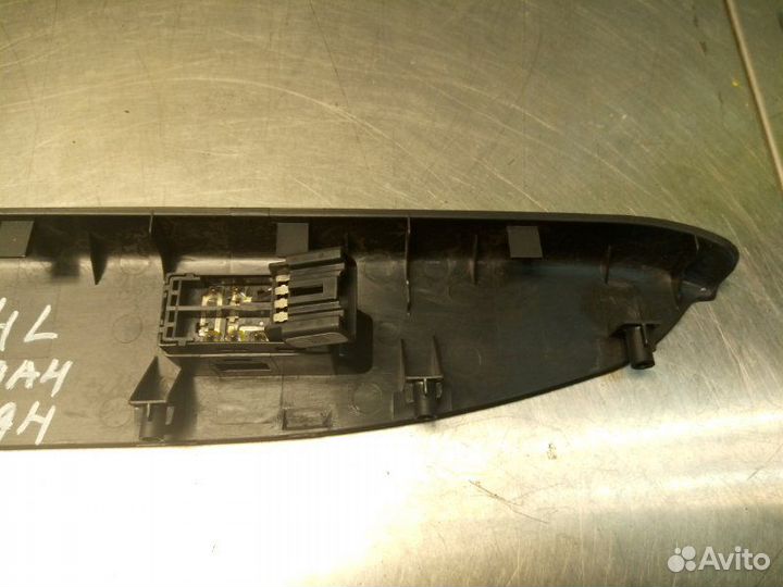 Кнопка стеклоподъемника задняя левая Suzuki Sx4 GY