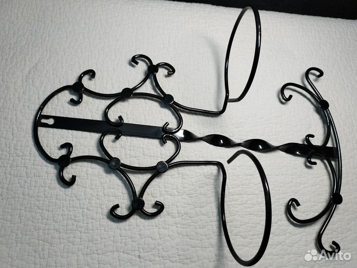 Металлический держатель для цветочных кашпо