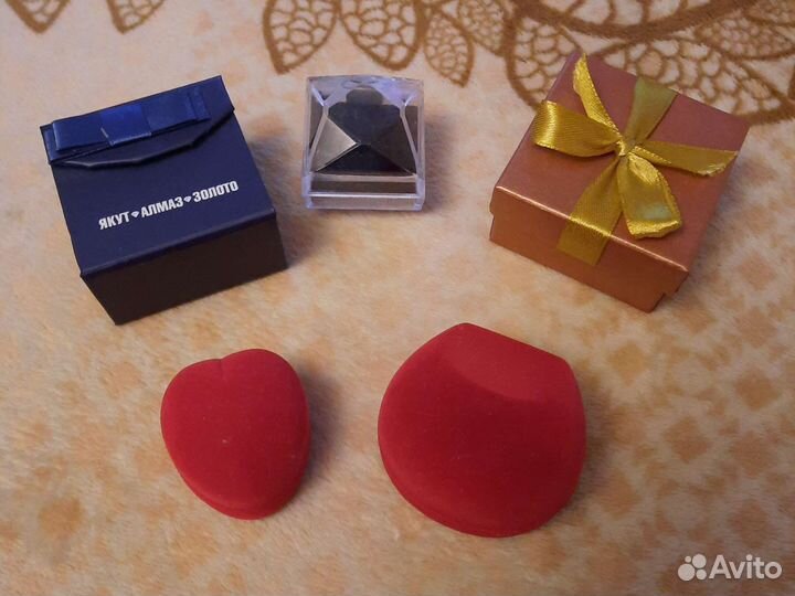 Коробочки и пакеты для украшений