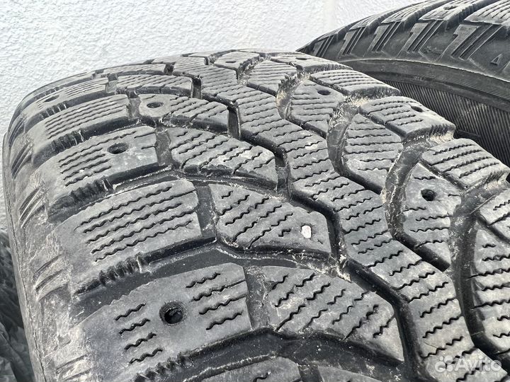 Bridgestone Blizzak Spike-01 225/65 R17 106T