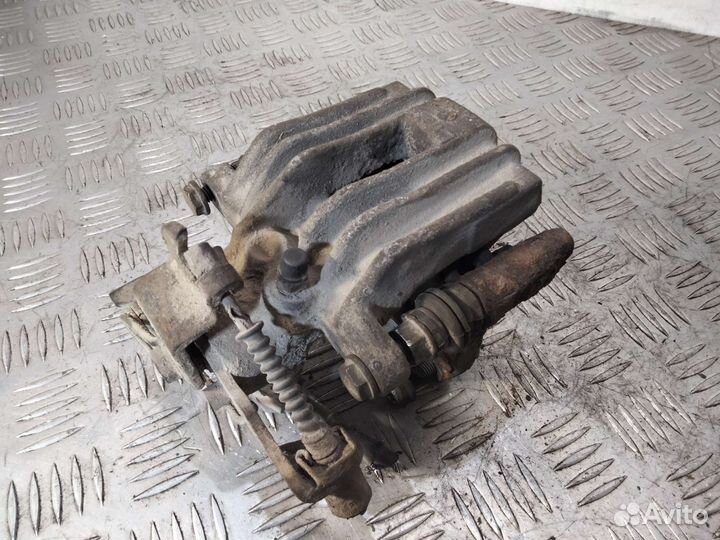 Суппорт задний левый Passat B5