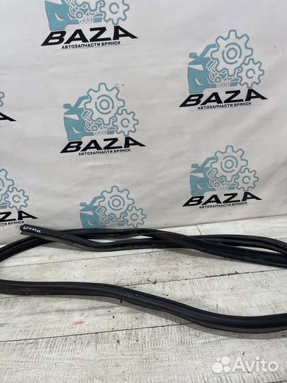 Уплотнитель крышки багажника Renault Sandero Stepw