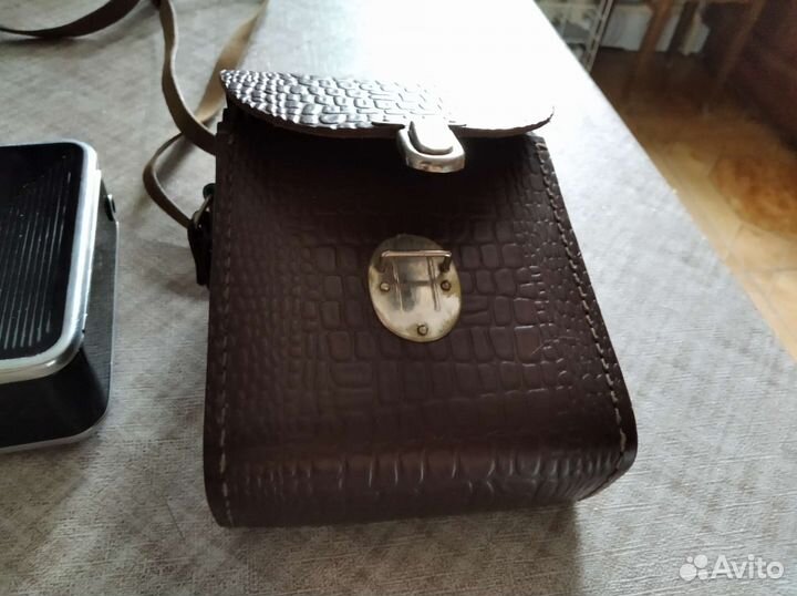 Кинокамера антикварная в футляре работает