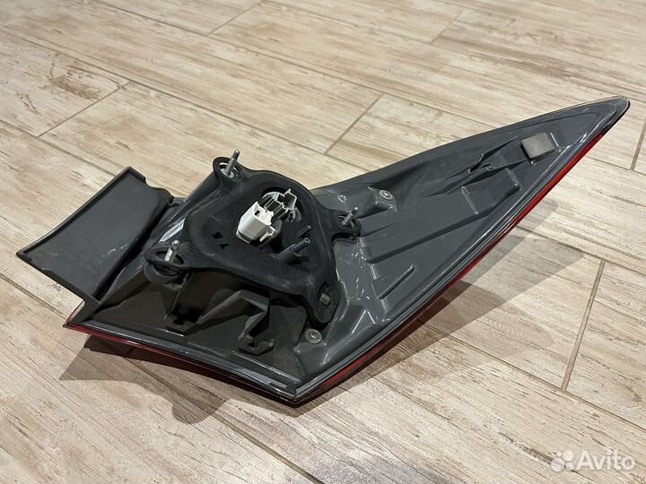 Фонарь задний Toyota Corolla 180 левый