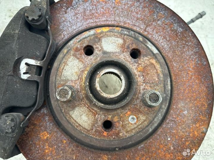 Ступица передняя правая Audi A4 B8 caeb 2009