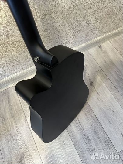 Акустическая гитара