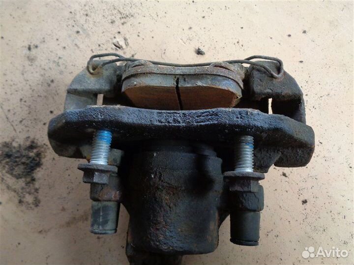 Суппорт передний правый Ford Focus MK2 hxda 2005