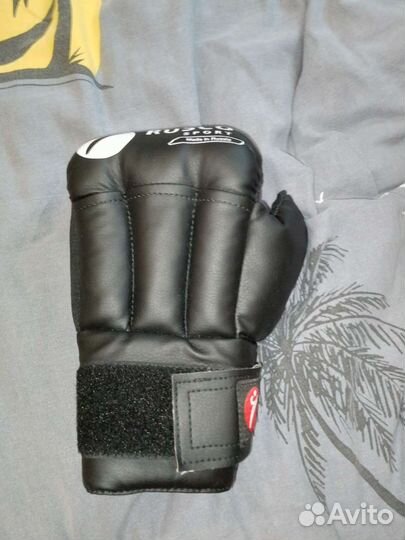 Перчатки для кикбоксинга