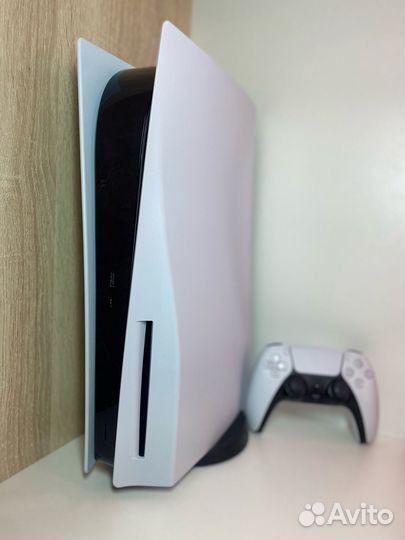 Sony playstation 5 + 2 джойстика и подписка PS+