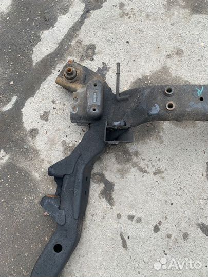 Подрамник передний передний Chevrolet Captiva