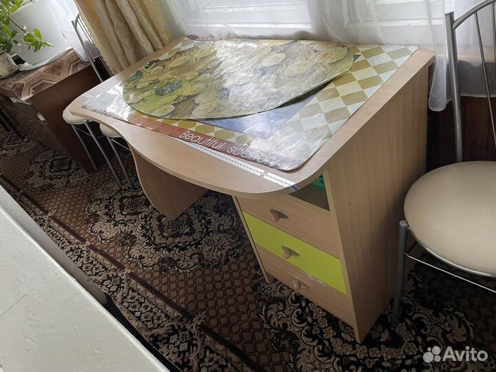 Письменный стол