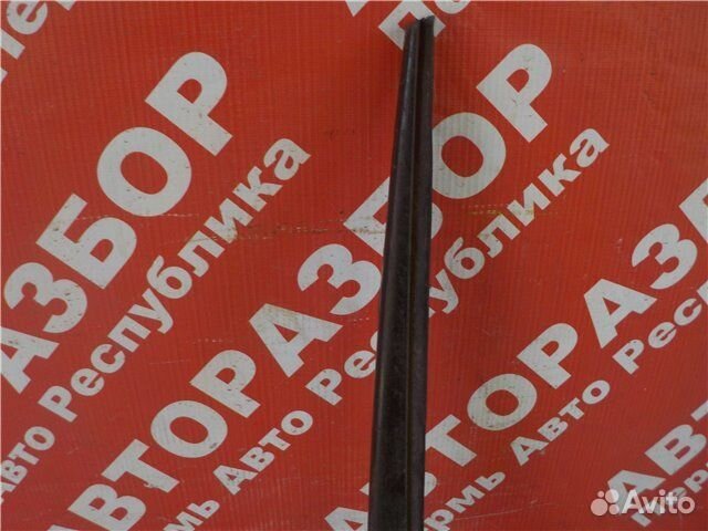 Молдинг лобового стекла передний правый Volkswagen