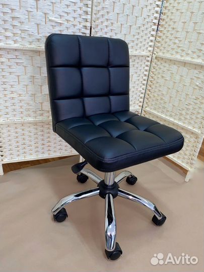 Стул мастера/косметолога со спинкой 