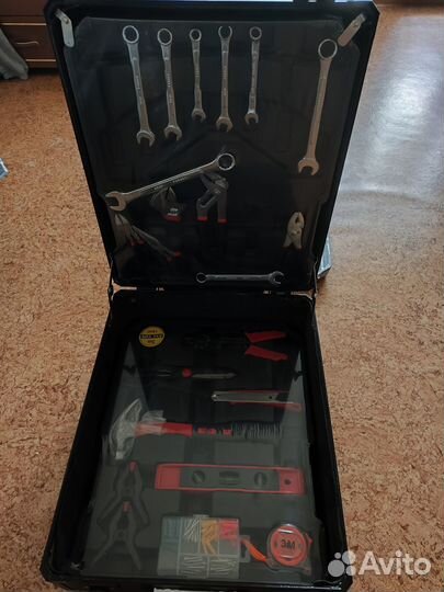 Набор инструментов для авто и дома в чемодане