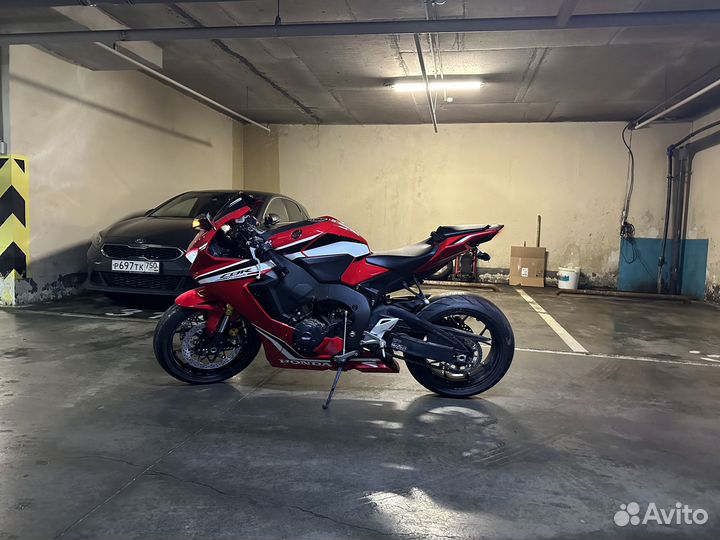 Honda CBR 1000 RA Fireblade