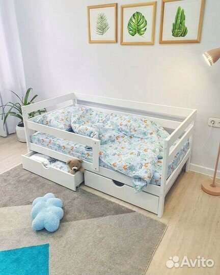 Кроватка из массива софа высокий борт для малыша