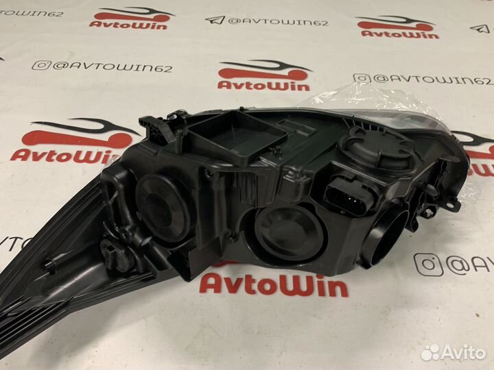 Фара правая Ford Focus 3 черная маска