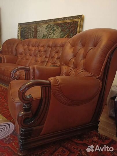 Кожаный диван