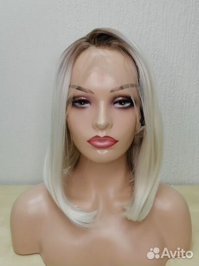 Парик на сетке русого цвета средней длины