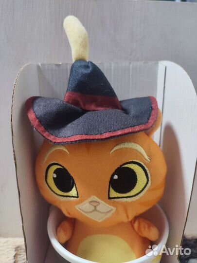 Игрушка в кружке магнит, кот в сапогах