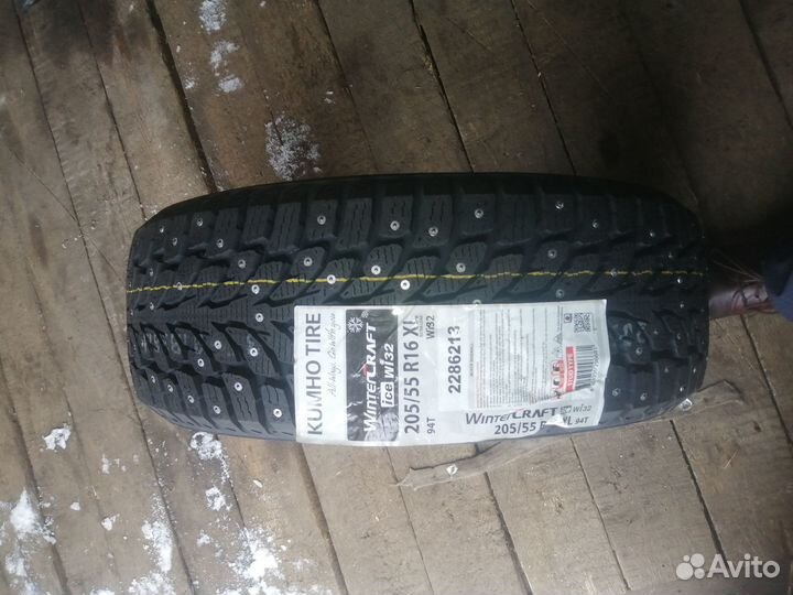 Kumho WinterCraft Ice Wi32 205/55 R16 94T