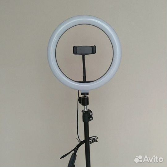 Кольцевая светодиодная лампа