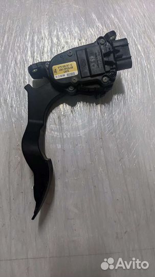 Педаль газа Ford Fusion