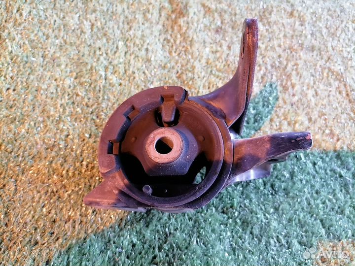 Опора двигателя (подушка двс) передняя левая GJ6G