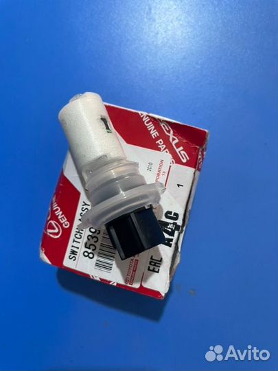 Датчик уровня жидкости бачка омывателя Toyota