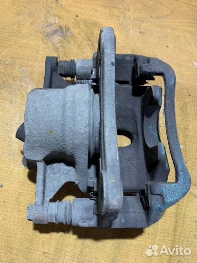 Суппорт тормозной передний левый Toyota Corona