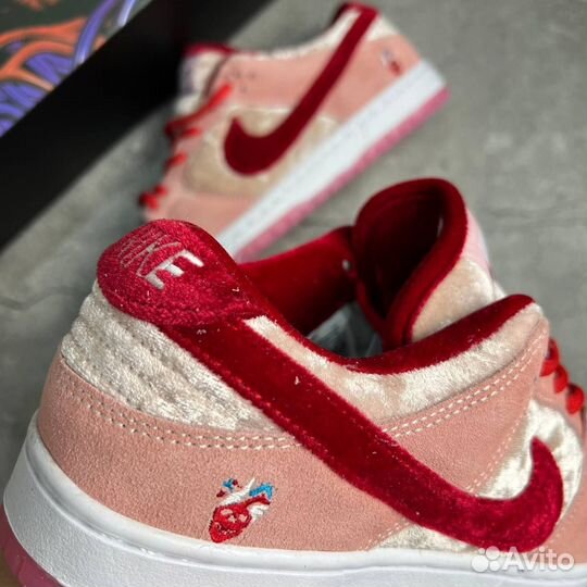Nike SB Dunk Low pro StrangeLove Valentines Day