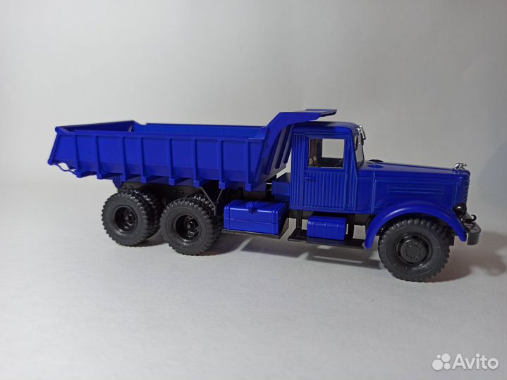 Коллекционные модели автомобилей 1:43