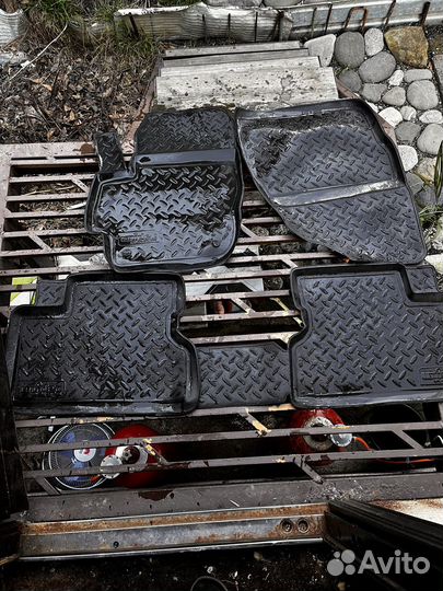 Резиновый коврик в машину mazda3