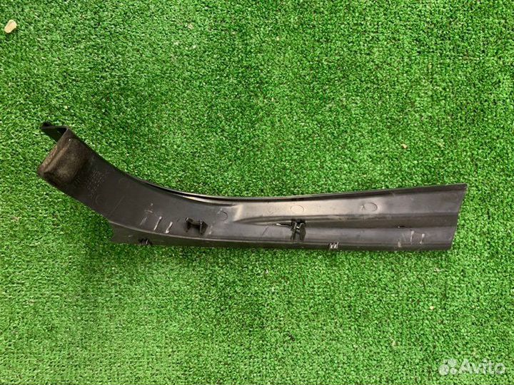 Накладка пластиковая задняя правая Nissan Teana