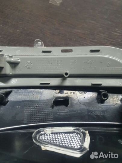 Пoвтopитeль в зеркaло Vоlkswаgеn Рassаt Cс 2008+ л