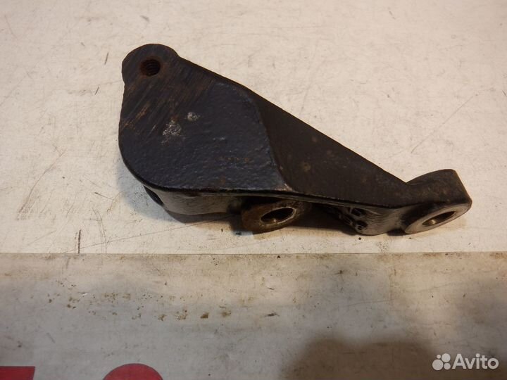 Кронштейн двигателя Audi A4 BWE 2.0 tfsi