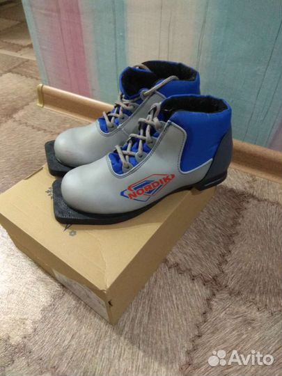 Ботинки лыжные