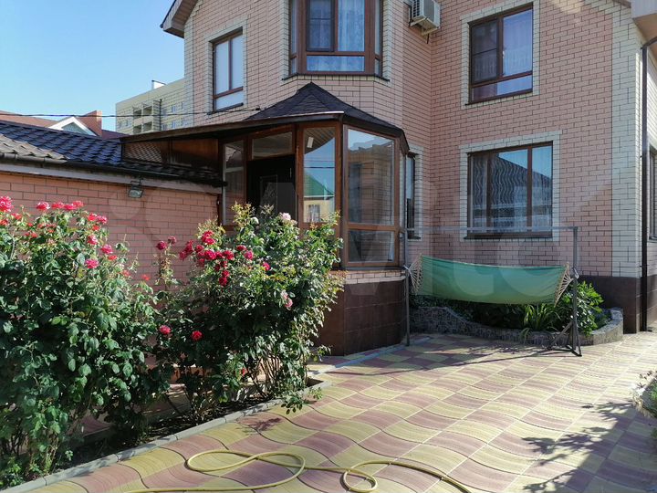 Дом 240 м² на участке 4 сот.