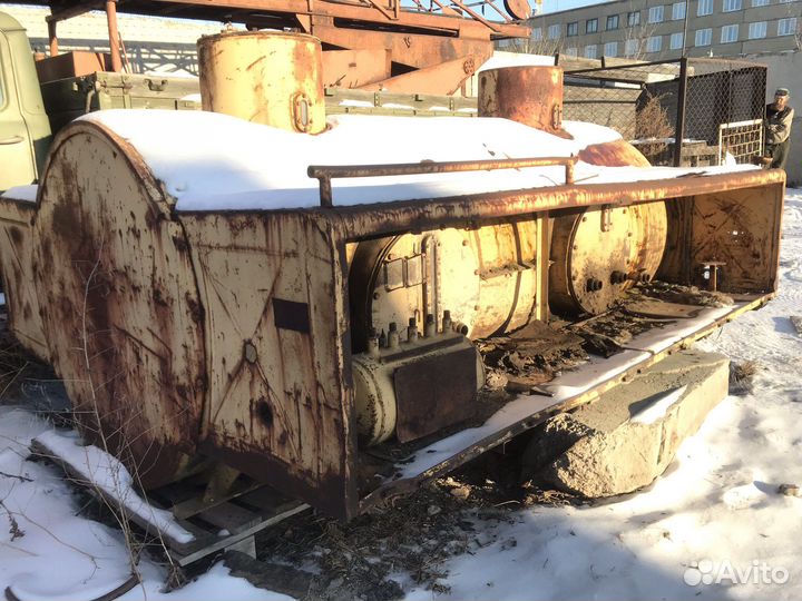 Емкость на колесах 1100 л. и другие