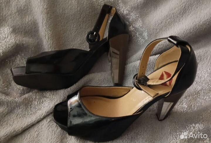 Босоножки, туфли, сапоги, шлепанцы женские