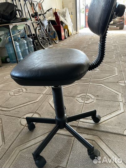 Компьютерное кресло или кресло для мастера