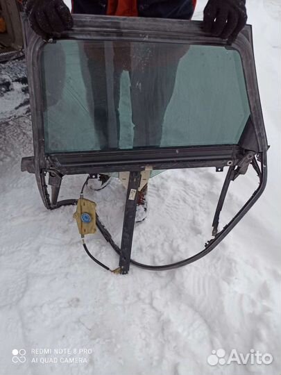 Правое заднее стекло а6с6 Авант Ауди