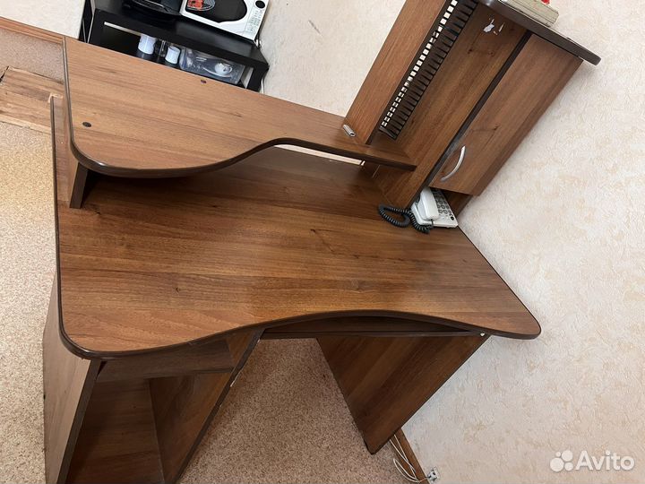 Компьютерный стол